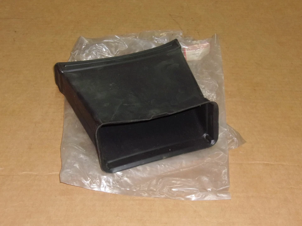 Camión Dodge D50 Plymouth 1980 80 flecha nuevo de stock Mitsubishi centro calentador ventilación conducto Foto 2 de 3