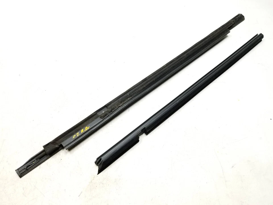 11-14 Chrysler 200 Sedan Window Belt Seal Rear Driver Side Left 2Pcs OEM - Image 4 of 4