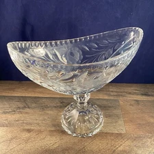 Vintage Clear Glass Etched Centerpiece Fruit Banana Bowl Flowers Leaves Large
