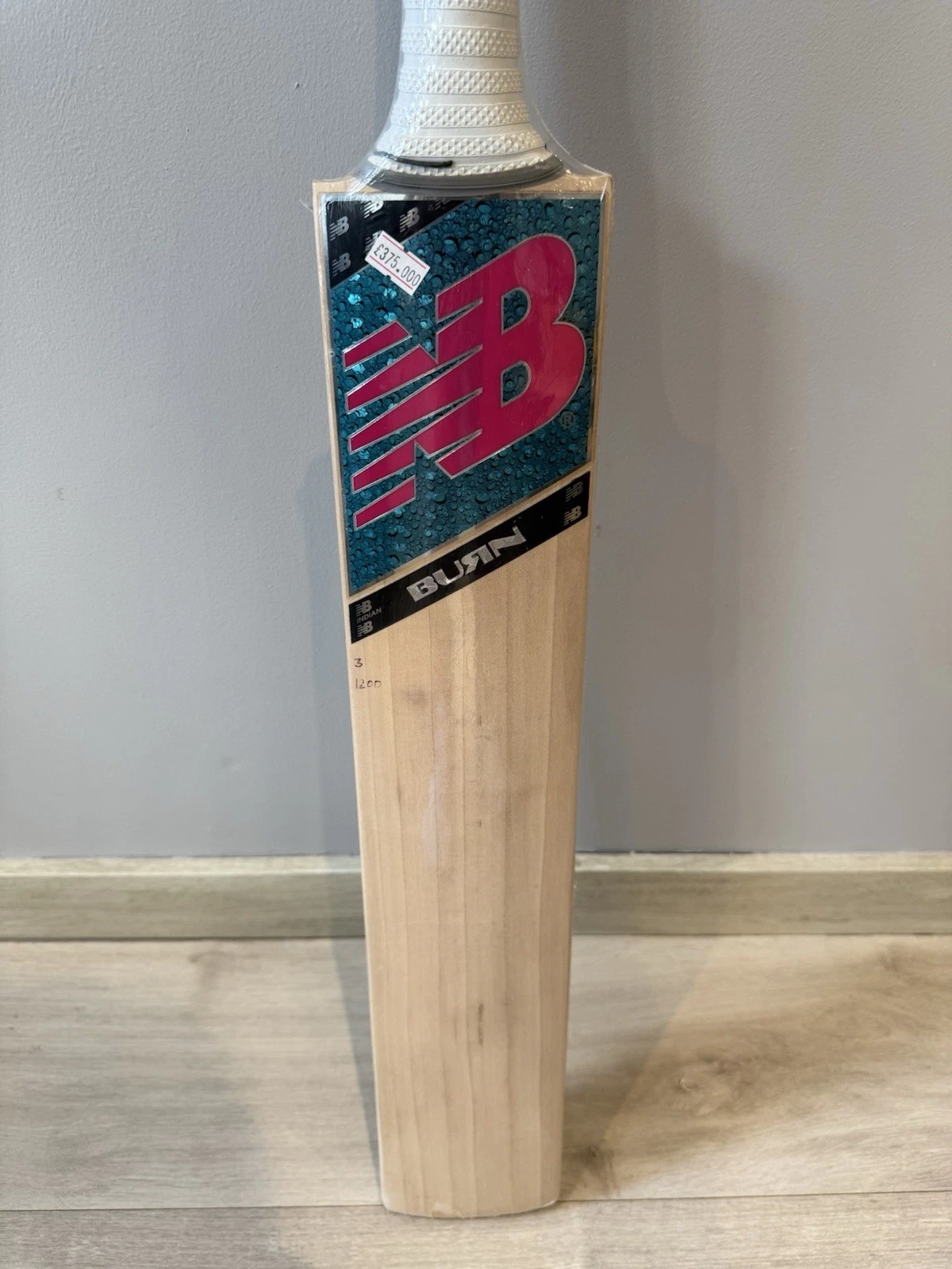 New Balance Burn 20/21 Cricket Bat English Willow 84-86cm SH Grip Slight Damage 2