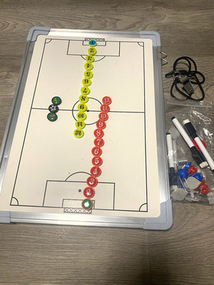 Fußball Taktikmappe/Taktiktafel Medium Weiß/Grau mit Magneten, Marker, Pfeife