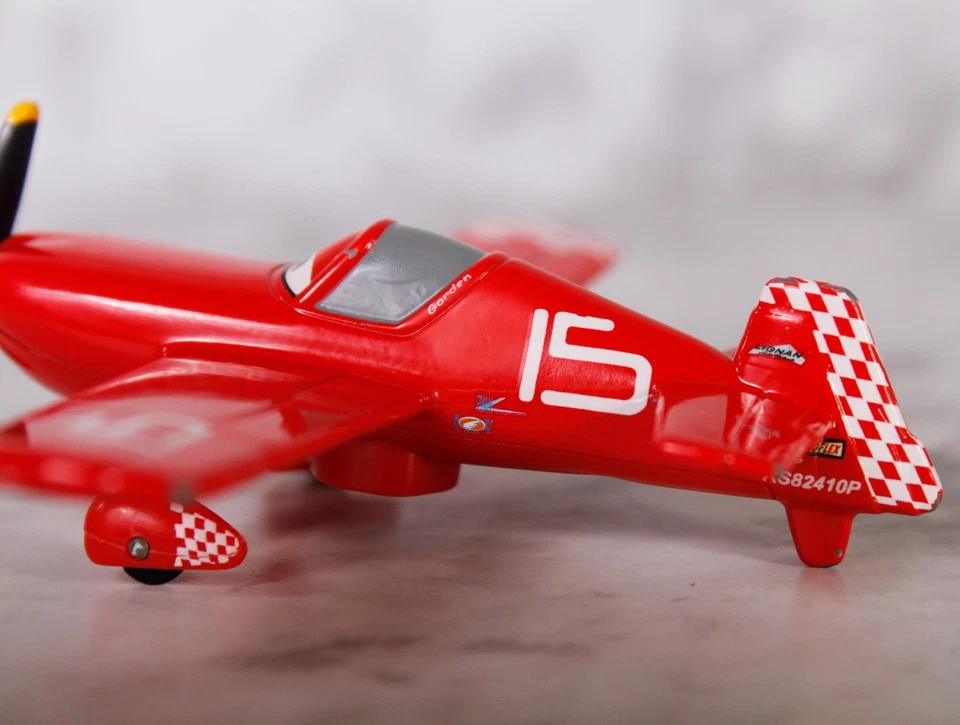 Aviones Gordon 15 Nebraska Trials Disney Pixar la película 1:55 Diescast Plane Foto 4 de 4