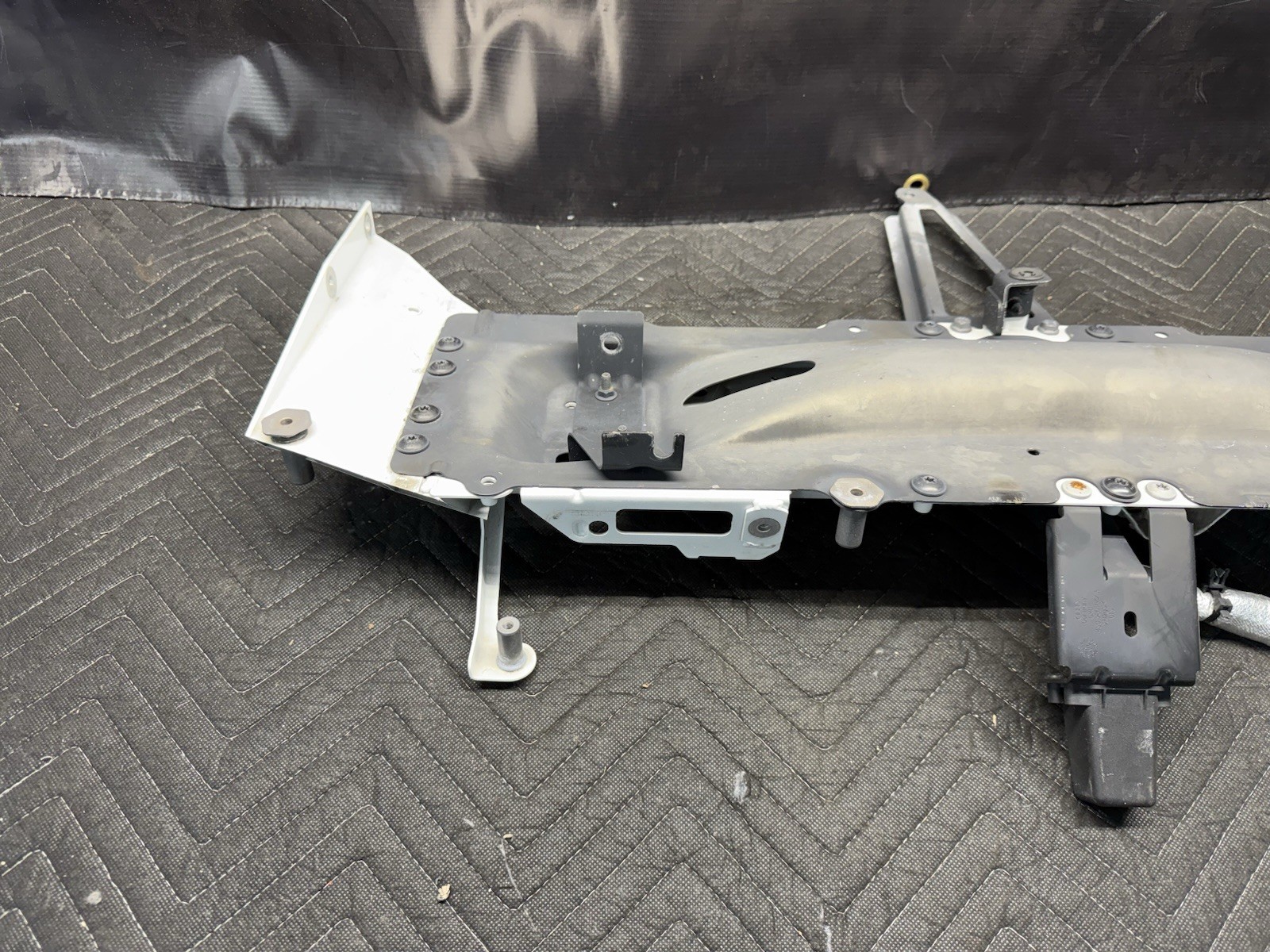 2017-18 AUDI R8 PLUS REAR FASTENING BEAM MOUNT BRACKET OEM 4S8 813 219 F