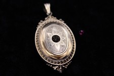Anhänger Medaillon Biedermeier Walzgold gemustert, mit Almandin, an Bastler