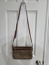 Borsa a tracolla Coach in pelle marrone con tracolla regolabile
