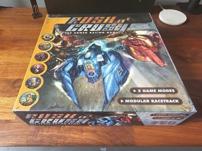 RUSH N' CRUSH DAS BEWAFFNETE RENNSPIEL AEG 2009 FUTURISTISCHE MODULARE RENNSTRECKE