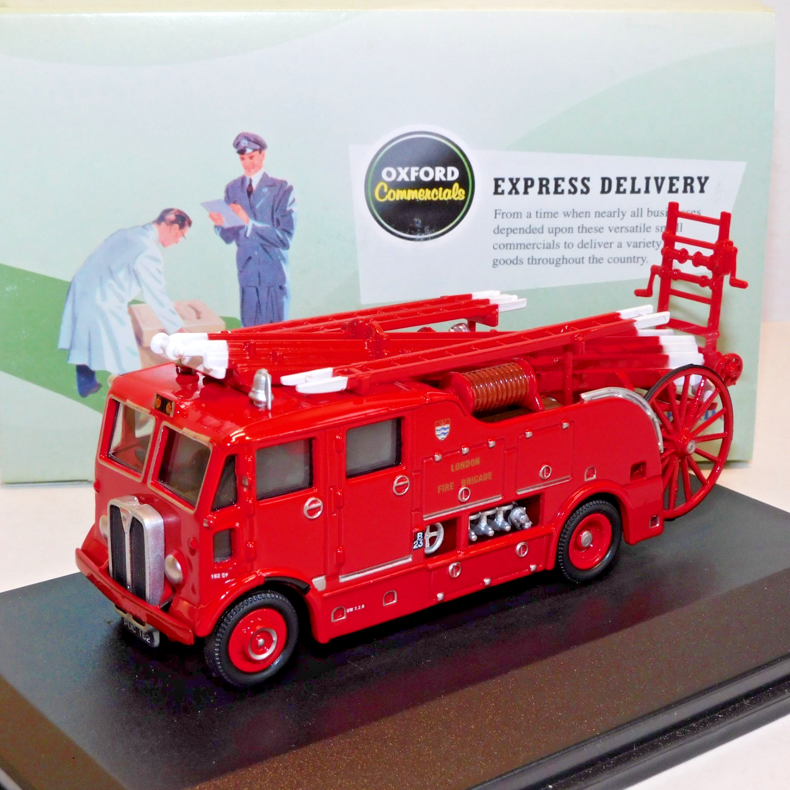 OXFORD DIECAST AEC REGENT III FIRE ENGINE LONDON FIRE BRIGADE 1/76 REG001