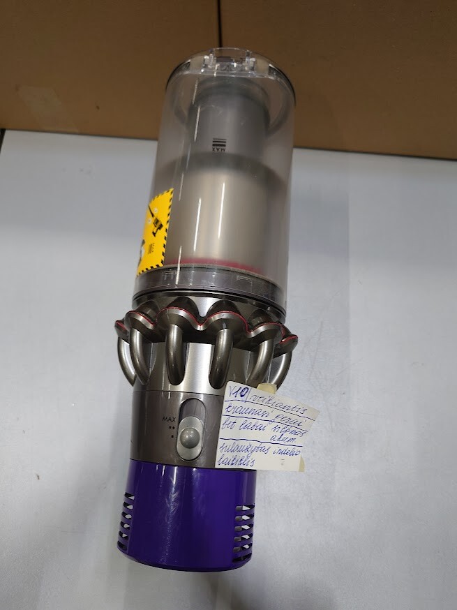 Dyson V10 Vacuum Used with Weak Battery and Broken Part