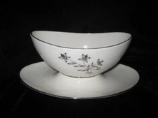 LENOX PRINCESS X516~GRAVY BOAT W/ ATTACHED UNDERPLATE~IVORY~PLATINUM TRIM~EUC