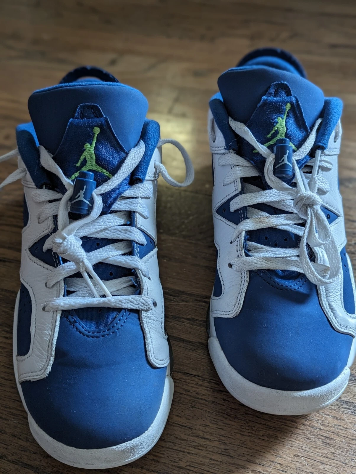 Scarpe da ginnastica bianche Nike Air Jordan 6 blu taglia 6Y 768881 106