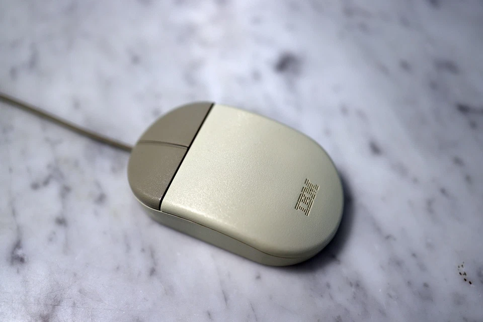 IBM PS/2 Mouse 2-Button Ball Mouse - Rare Bi-Color model 96D9274 - Image 2 of 4