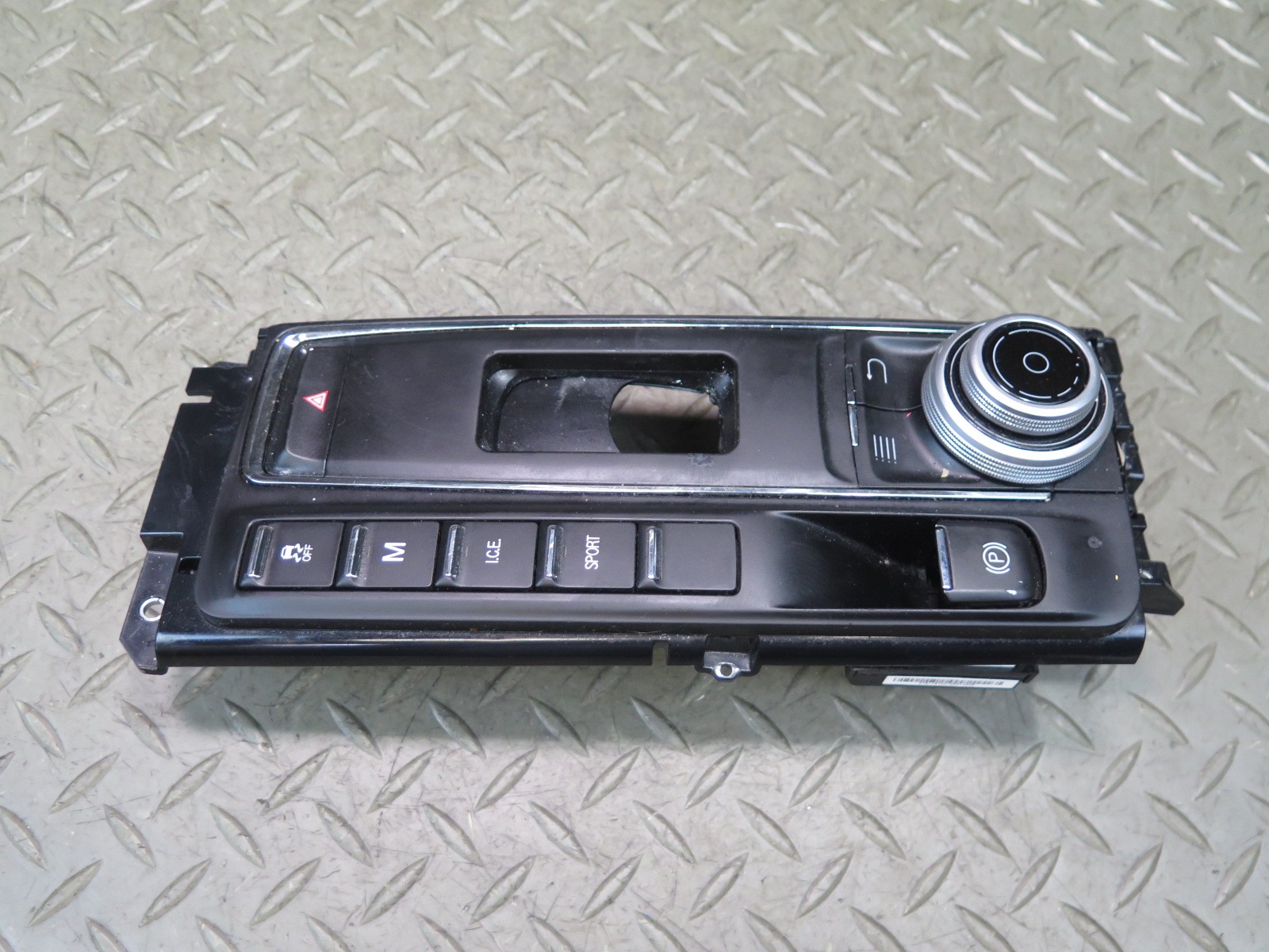 Maserati Levante 2017-2020 FRONT Center console