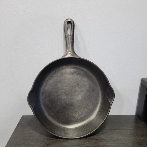 Griswold #6 Cast Iron Skillet Erie PA 699B Lays flat