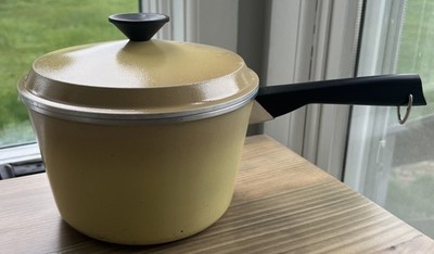 Vintage Regal Ware Cast Aluminum Saucepan Pot & Lid 2.5 qt Harvest Gold MCM 70 s