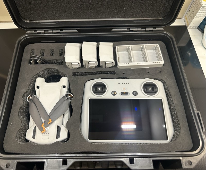 DJI Mini 3 Pro + Fly More Combo + Hard Case - 3 Batteries, Low Flight Time