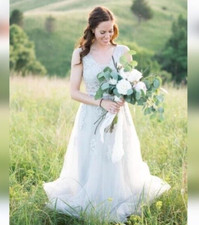 Wedding dress princess a-line Sze 10-12 white floral applique lace  tulle NEW