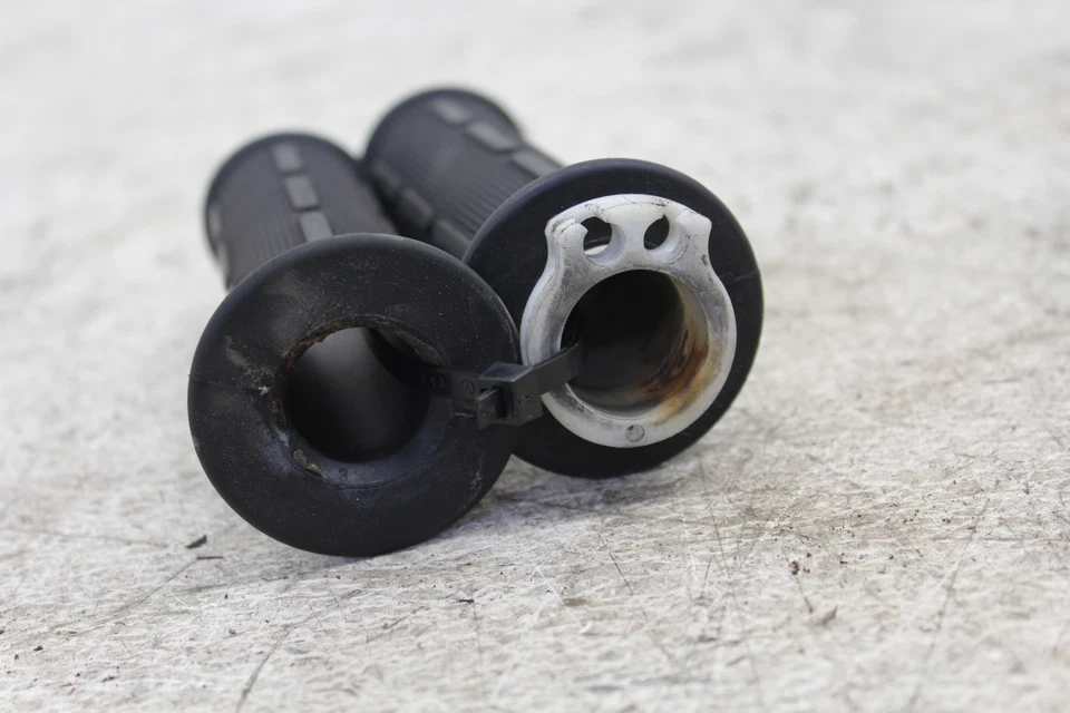 Kawasaki Ninja 250R 2007 fabricante de equipos originales derecha izquierda manillar empuñaduras juego de pares D2D Foto 2 de 4