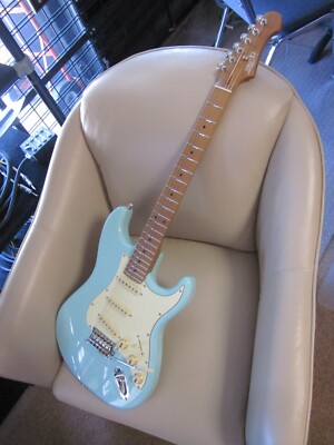 JET  js300 guitar - Stratocaster  style - Daphne Blue - great stage guitar