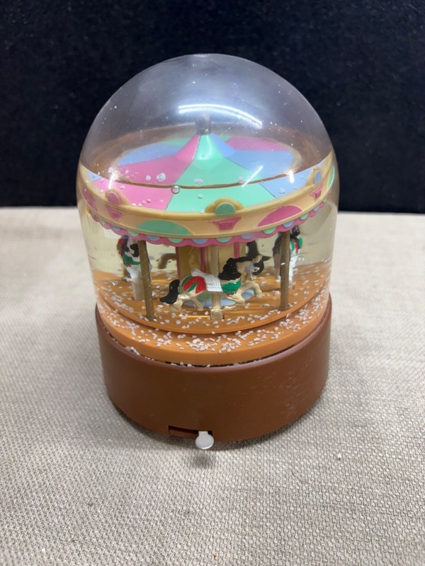 San Francisco Vintage Willits Design Snow Globe Wind Up Carousel Music Box
