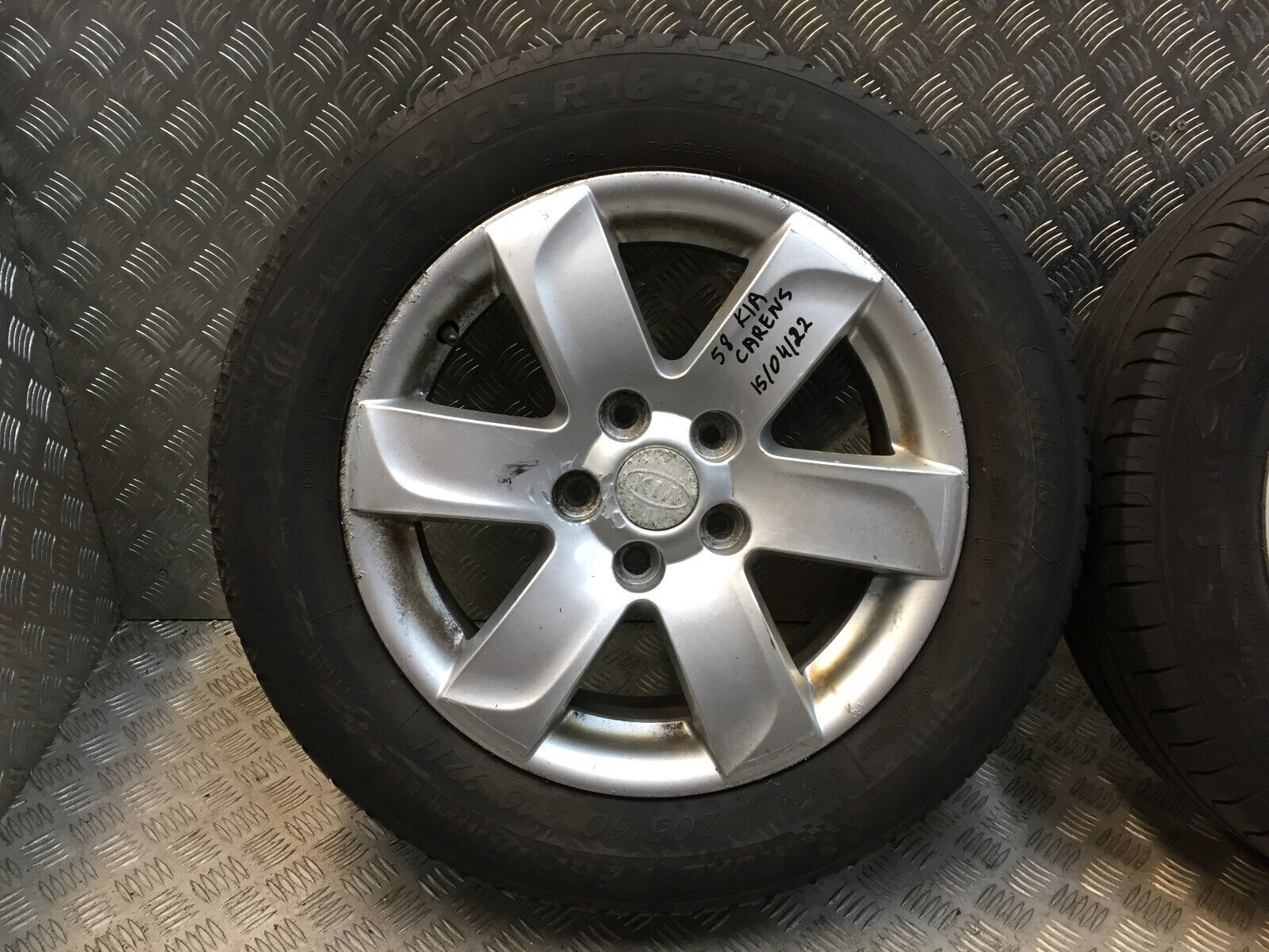 KIA CARENS CEED MAGENTIS OPTIMA HYUNDAI i30 ALLOY WHEELS WITH TYRES