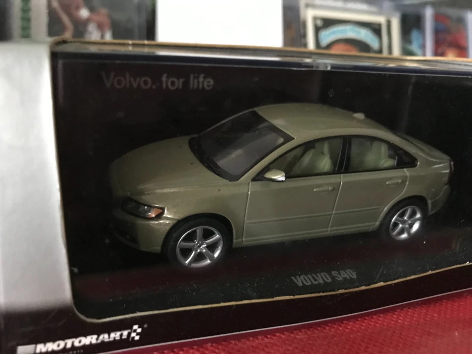 wonderful diecast-PR-modelcar 1/43 VOLVO S40 Saloon  - silvergreen metallic B802 - Image 3 of 4
