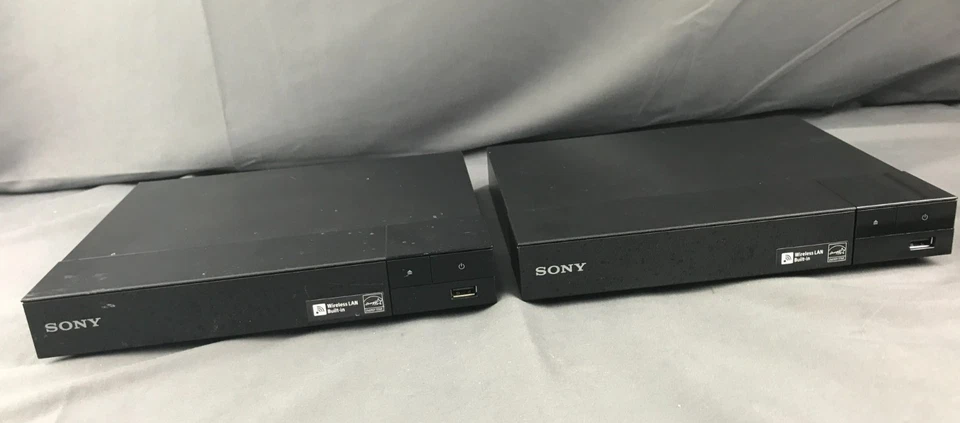 Reproductor de Blu-ray y DVD Sony BDP-S3700 Wi-Fi/sin probar/solo unidad lote de 2 para pieza Foto 2 de 4