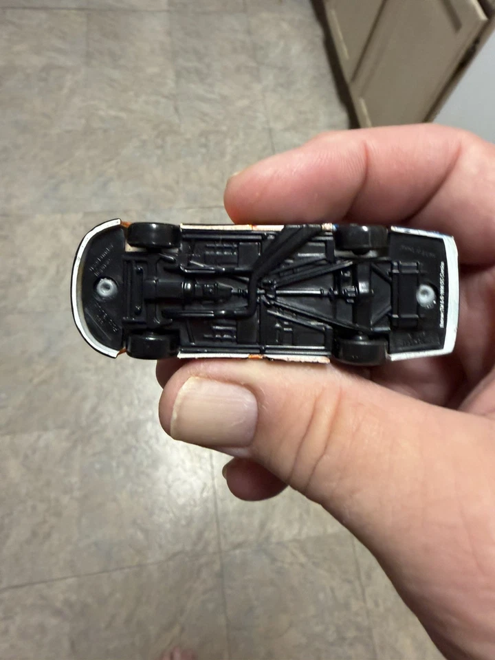 1998 Dale Jarrett NASCAR #88 Quality Care Batman 1/64 Diecast LOOSE - Imagem 3 de 3