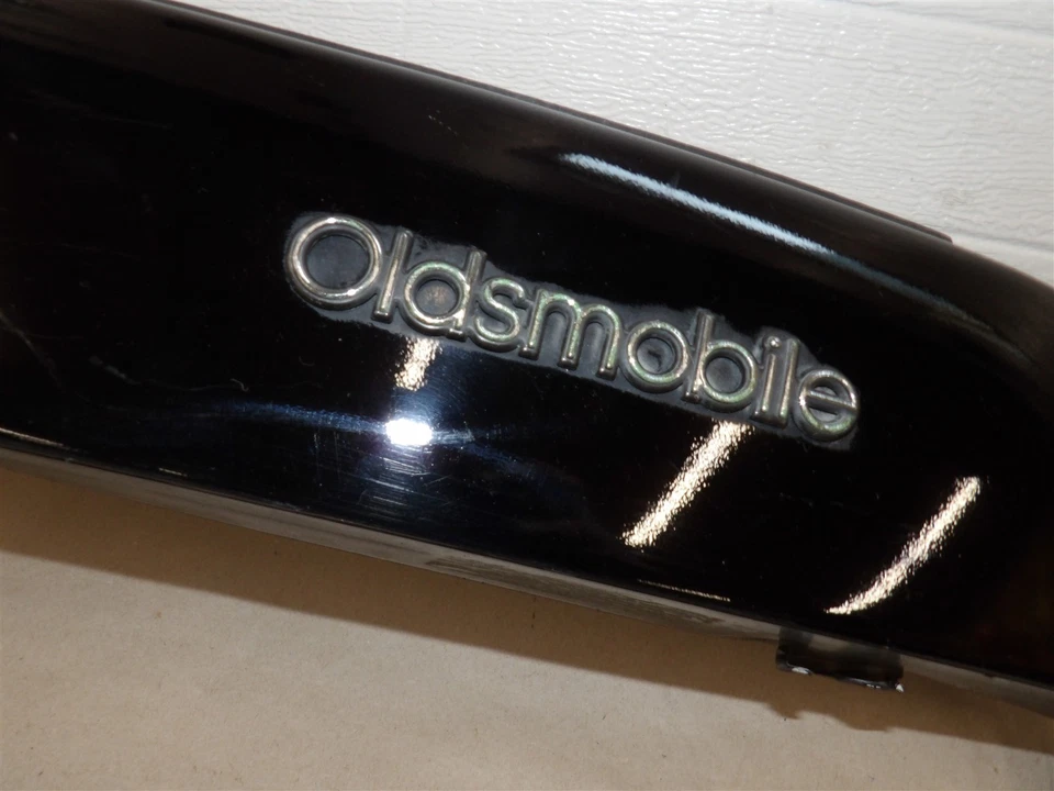 OLDSMOBILE TORONADO 90-1992 CARROCERÍA TRASERA PANEL ACABADO TRASERO NEGRO ESTADO SÓLIDO Foto 3 de 4