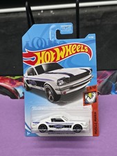 Hot Wheels MUSCLEMANIA White '65 Ford Mustang 2+2 FastBack FYD08