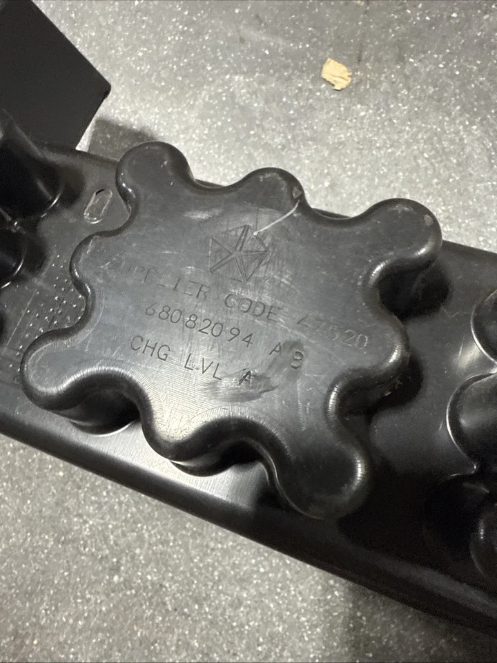 Parachoques amortiguador de energía frontal OEM Chrysler Town & Country 68082094AB Foto 4 de 4