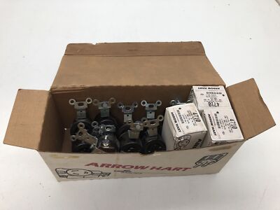 (QTY.13) COOPER-ARROW HART 4710 LOCKING RECEPTICLE