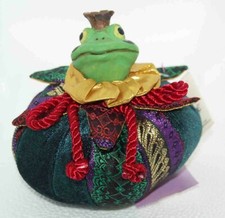 Russ Berrie Royal Winterfest Frog Prince 5492
