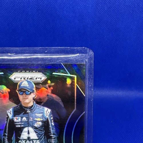 2018 Panini Prizm NASCAR William Byron Blue Refractor /99 #31 RC - Picture 4 of 6