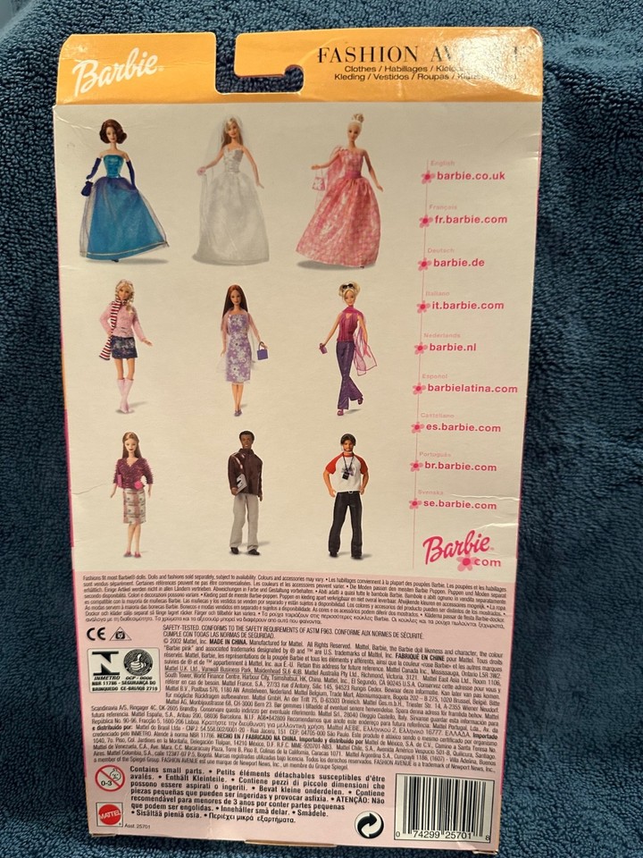 Lot Barbie Fashion Avenue 2002 - Robes Et Accessoires Collector NRFB - Mattel