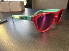 OAKLEY Frogskins XS Small/Youth Sunglasses Matte Translucent Pink/Prizm Road 859