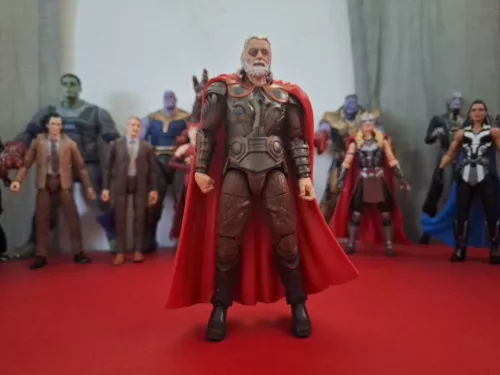 Figura Marvel Legends Series The Infinity Saga Odín 6" sin accesorios fuera de caja