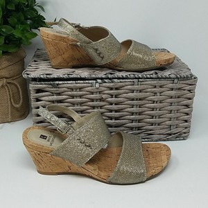 white mountain wedges