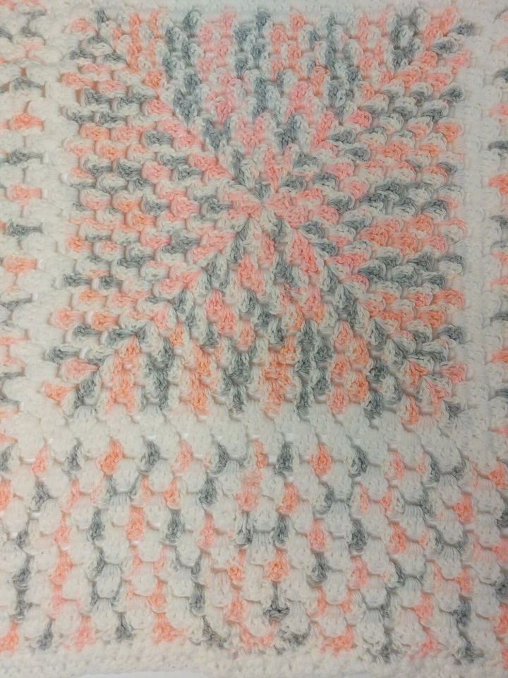 New Light weight Baby Cradle Bassinet Receiving Blanket Handmade crocheted - Imagem 2 de 4