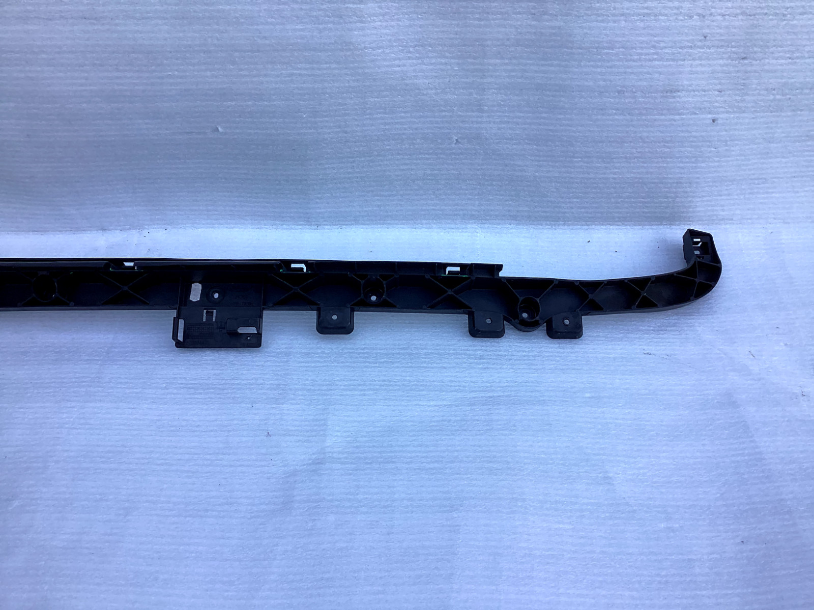 2014-2017 Maserati Ghibli rear bumper upper center bracket OEM