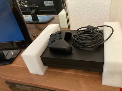 Microsoft Xbox One X 1TB Spielekonsole - Schwarz