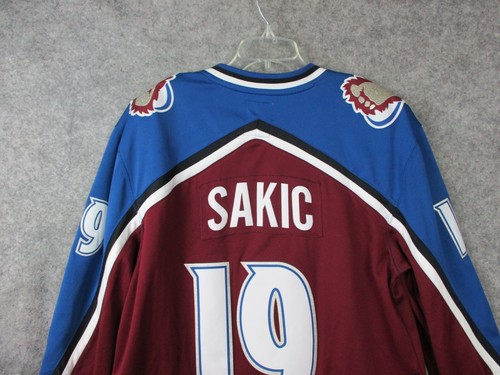 Camiseta Colorado Avalanche Joe Sakic #19 para hombre pequeña W44 pulgadas azul rojo fútbol americano - Imagen 18 de 21