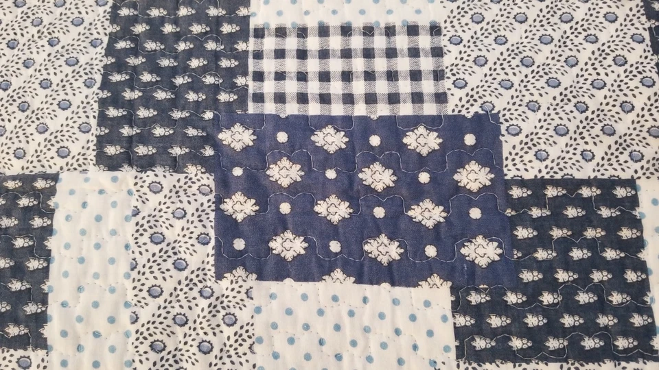 Juego de edredón reversible tamaño king patrón patchwork azul Foto 2 de 4