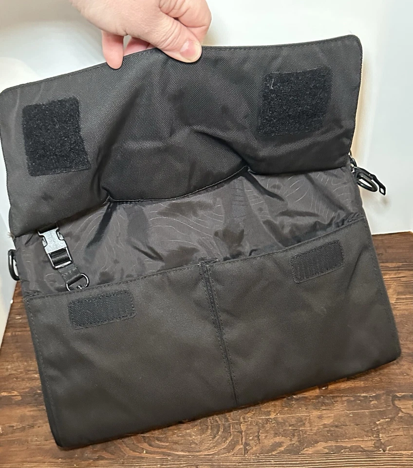 Incase MacBook Pro 13” - 14” / Air 13” Black Carrying Case Laptop 2 Handles - Image 2 of 4