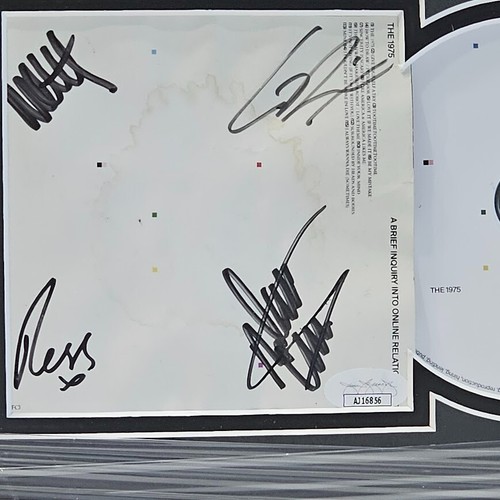 La band 1975 firmata una breve inchiesta sulle relazioni online CD JSA COA incorniciato - Foto 2 di 4