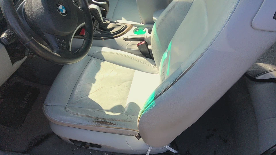 10 BMW 128I (leather) Electric Base Driver Front Seat Foto 2 de 4