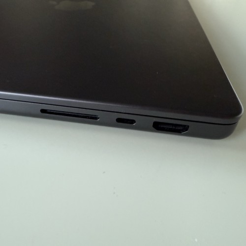 Apple MacBook Pro 14" M4 Pro (12 Core CPU / 16 Core GPU) 24GB/512GB Schwarz - Afbeelding 4 van 11