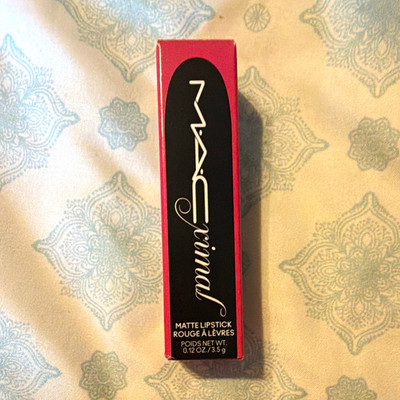 M·A·C Matte Lipstick Stick Silky Matte Snob Shade 686 0.12 oz (3.5 g)
