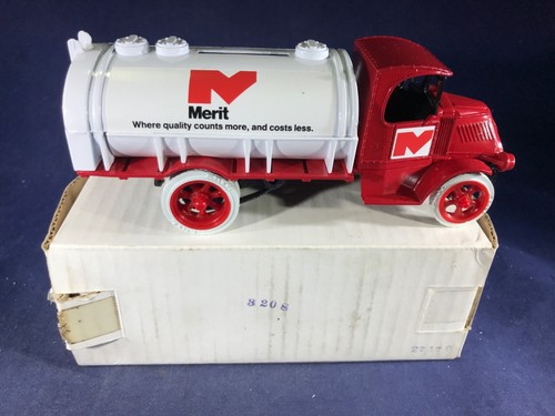D3-75 ERTL DIE CAST BANK - 1926 MACK BULL DOG TRUCK - MERIT - Picture 3 of 6