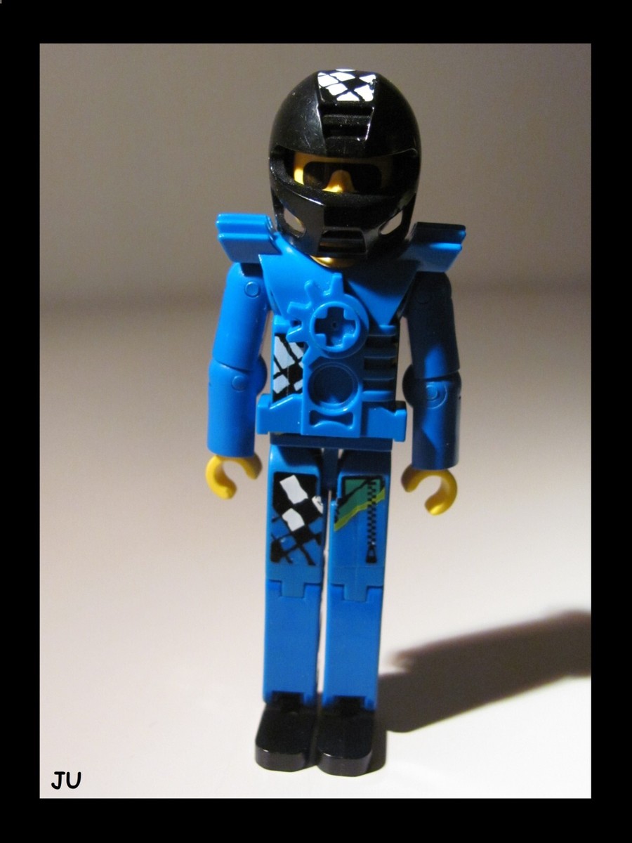 LEGO : Technic Figure ~ with black helmet and blue armor / 8300