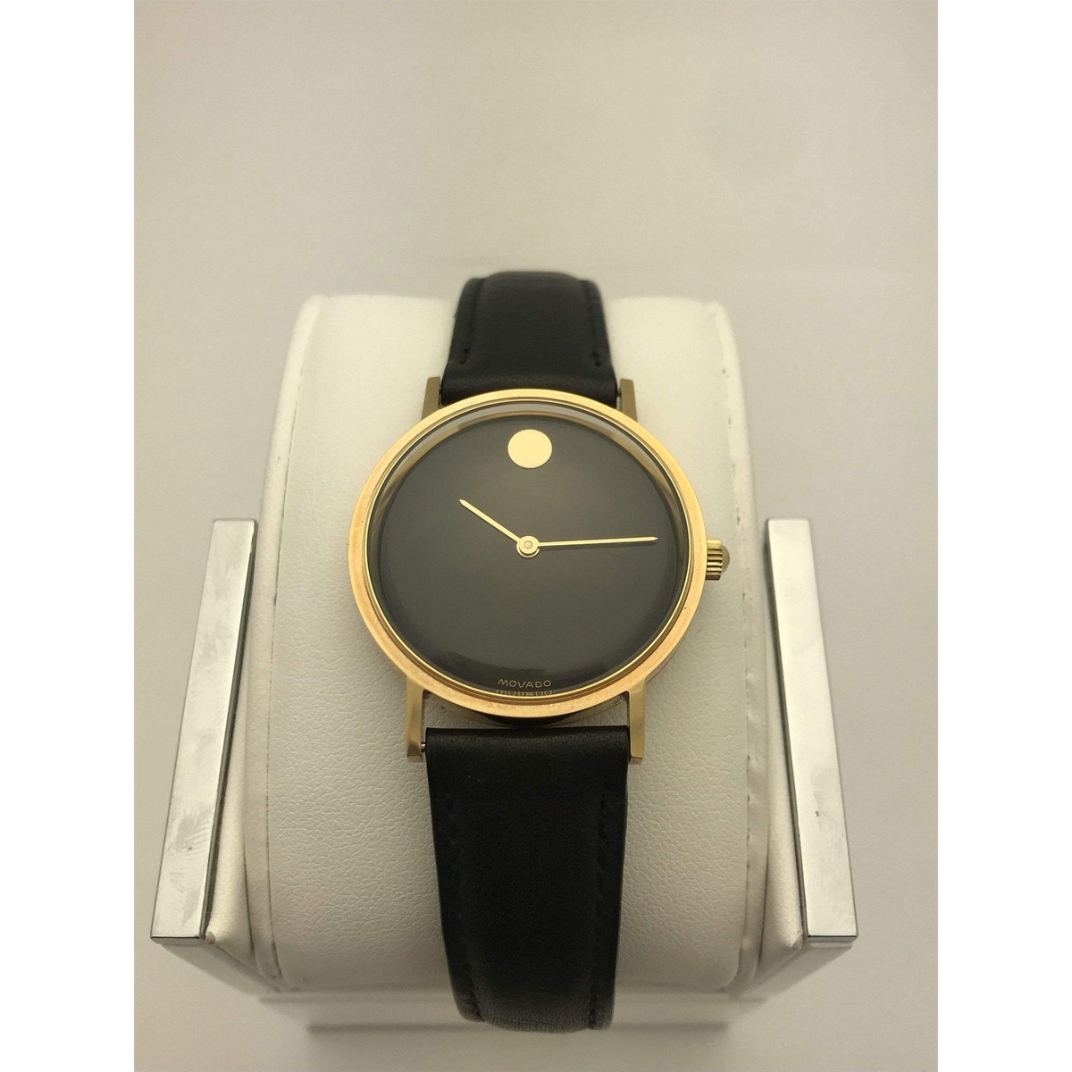 Movado 男性用腕時計　黒レザー Movado Men's Swiss Museum Sport Chronograph Black Perforated